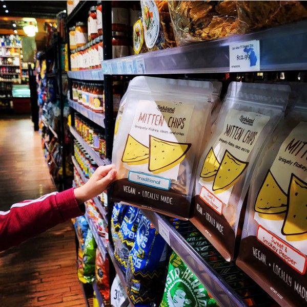 Did you know you can get Mitten Chips at @marthas_gr?!